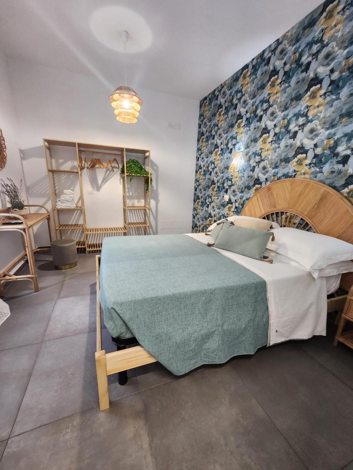 B&B Central 瓦斯托 外观 照片